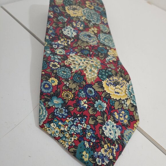 Liberty of London Red floral 100% Silk Tie - Picture 1 of 3